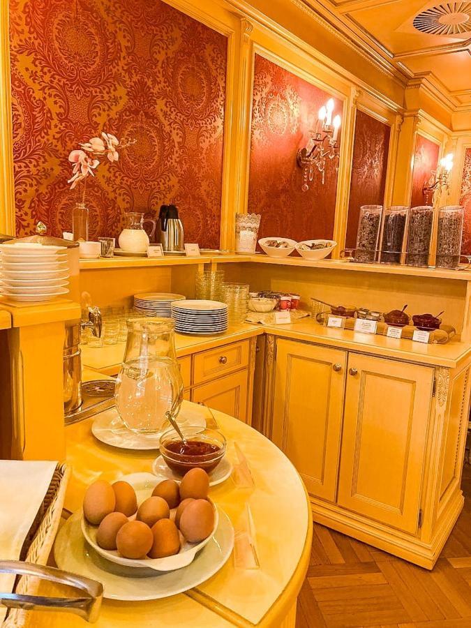 Luxury Family Hotel Royal Palace Praha Eksteriør bilde
