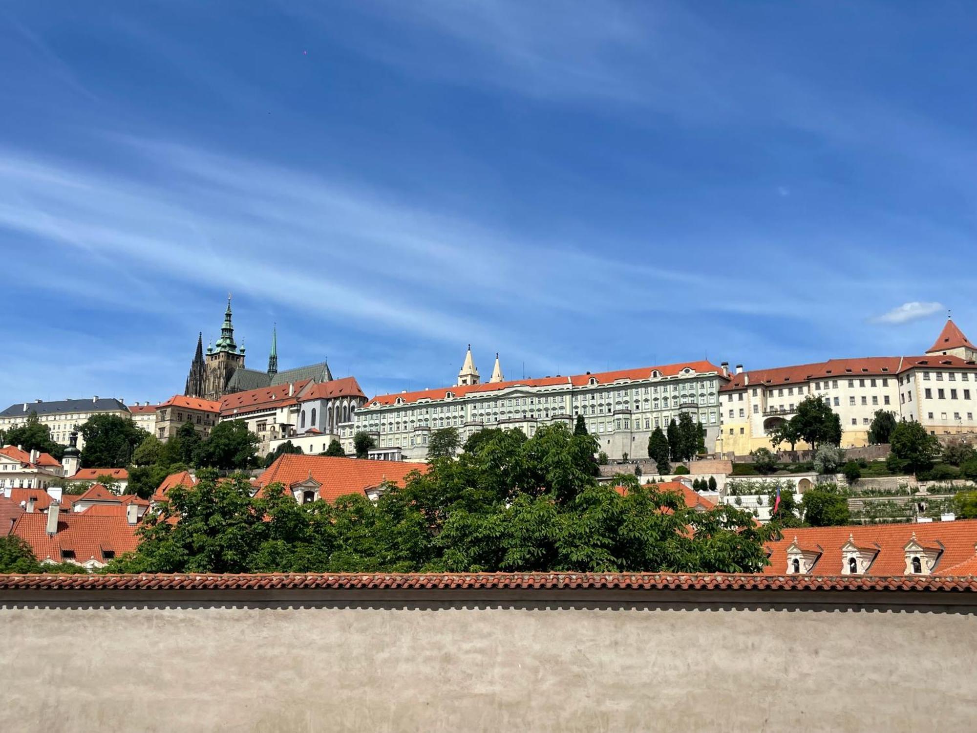 Luxury Family Hotel Royal Palace Praha Eksteriør bilde The Hradčany