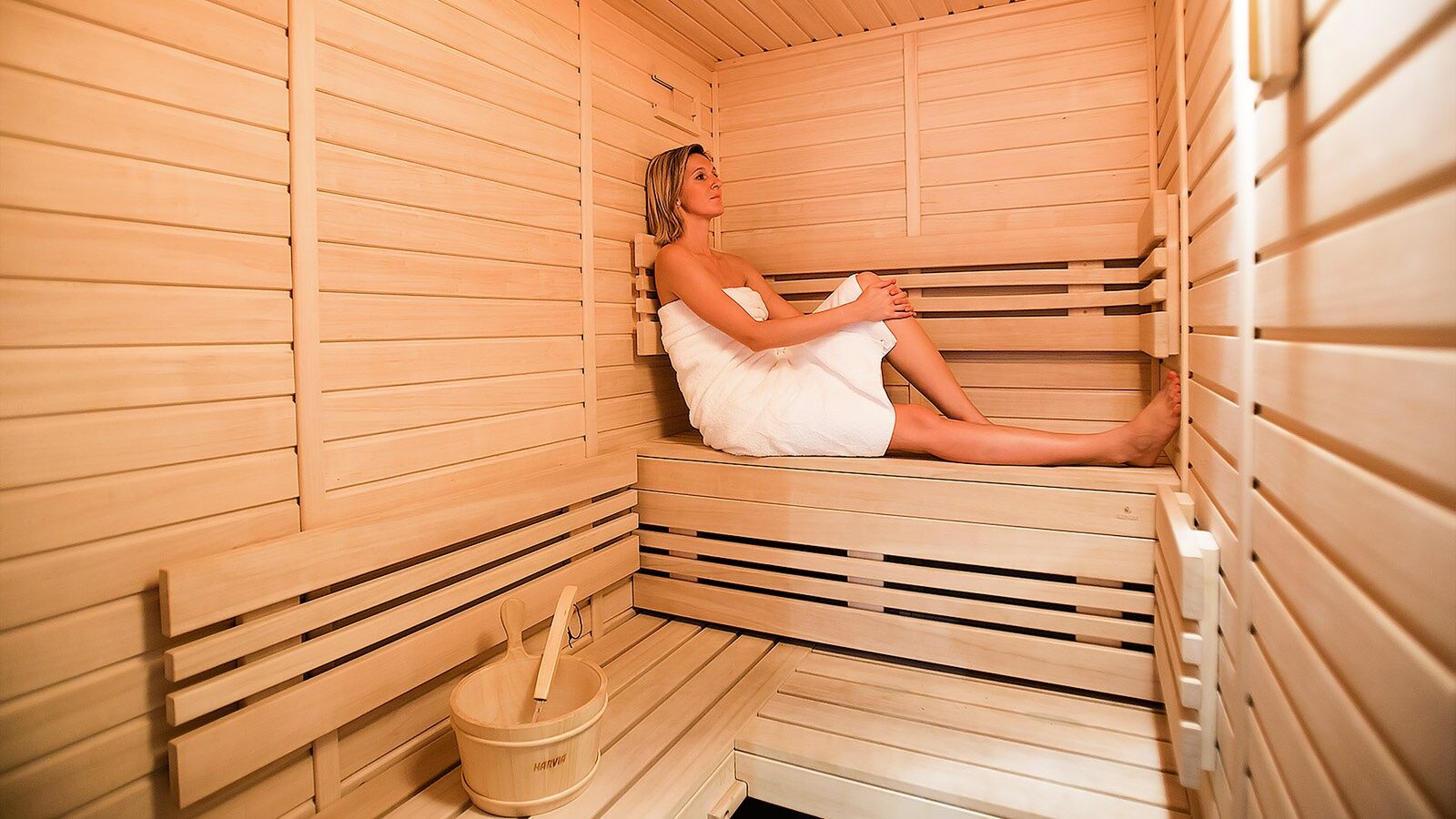 Luxury Family Hotel Royal Palace Praha Fasiliteter bilde A woman in a sauna